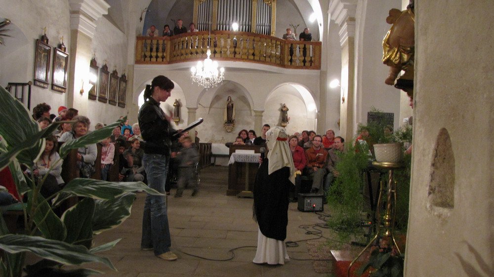 Na konci písně o sv. Anežce zazněl zvuk zvonu zasvěceného právě sv. Anežce.