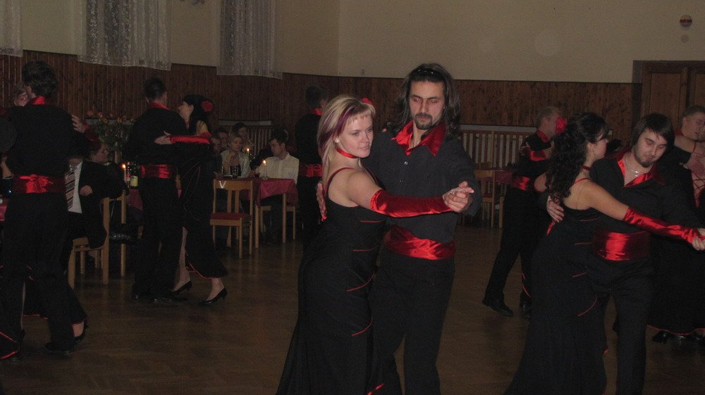 O předtančení se postarala taneční skupina z Březníka: