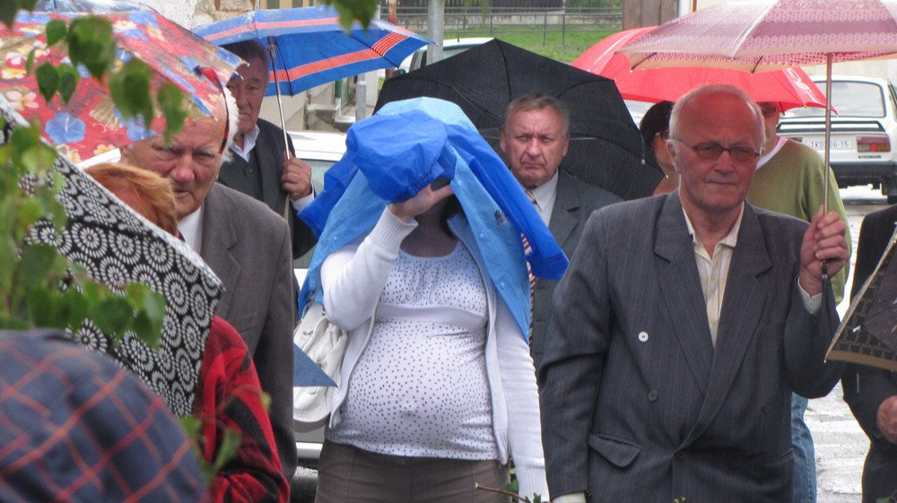 A kde nebyl deštník, pomohla pláštěnka: